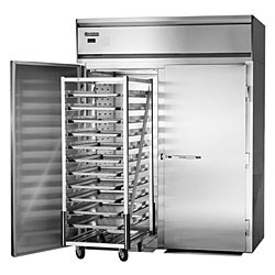
Roll-in service storage units for large-scale food service at catering halls and care centers.

